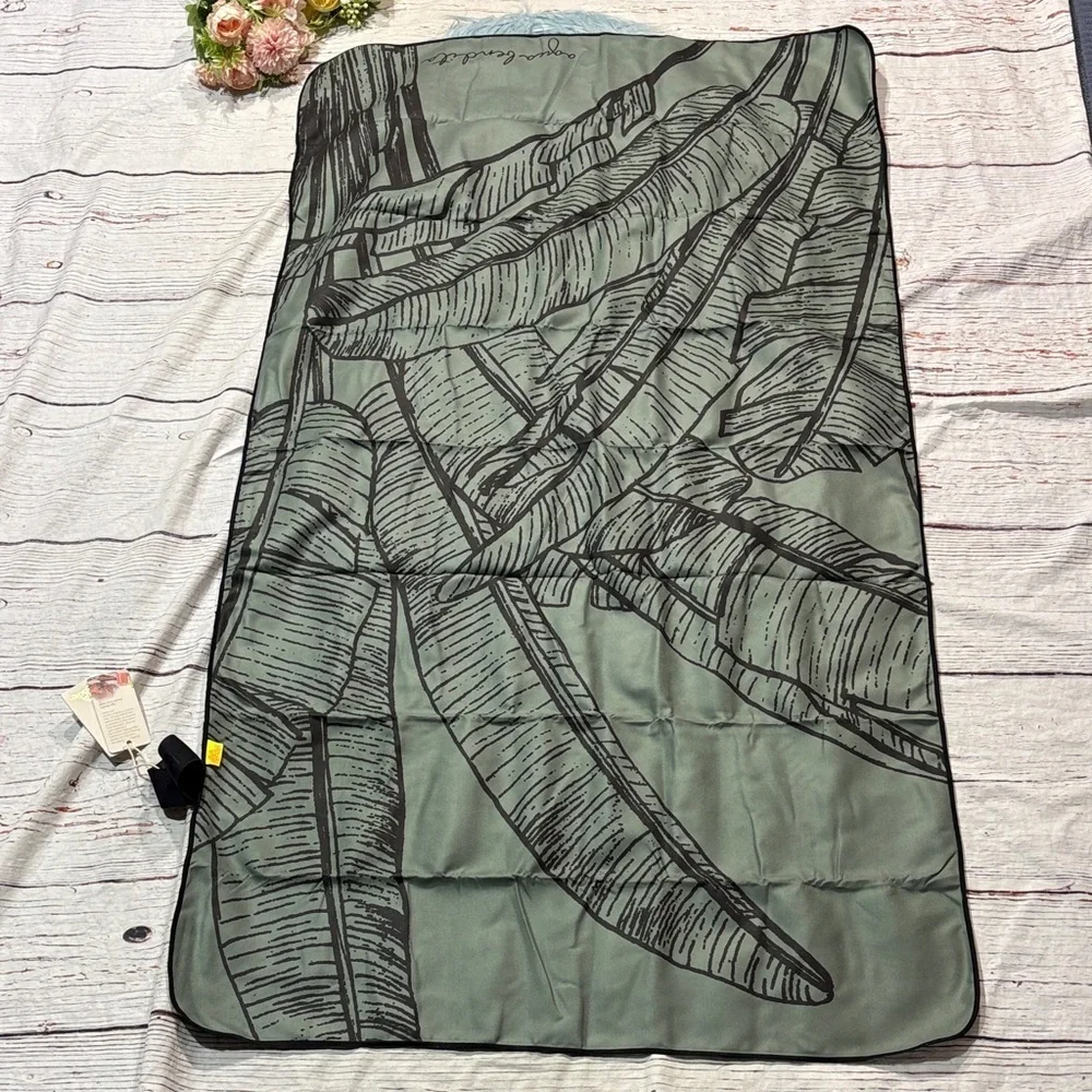NWT Agua Bendita Adam Verde Leaf Tropical Beach Towel